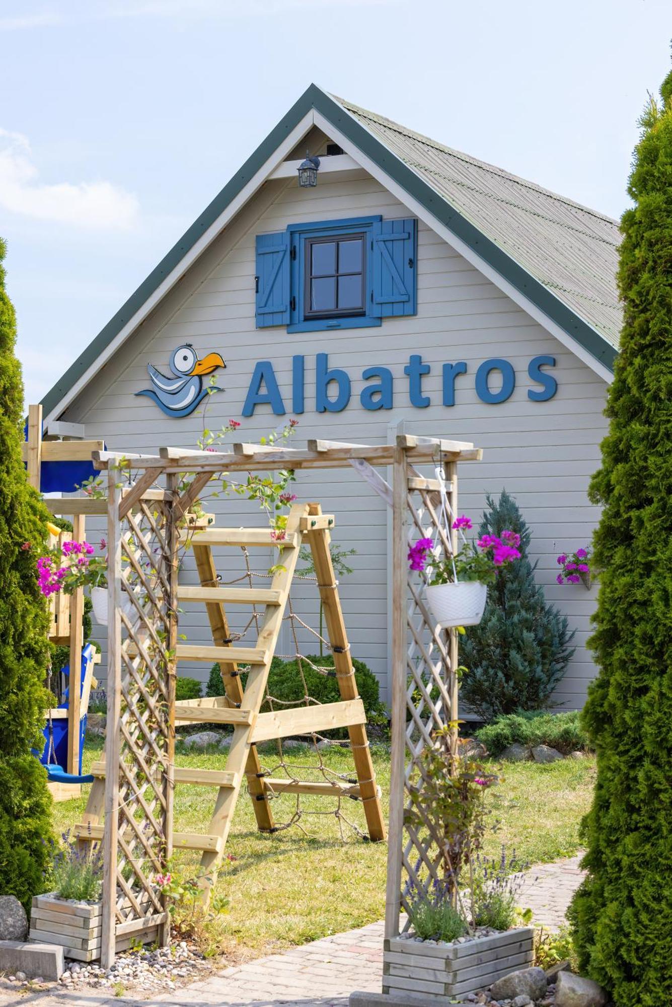 Domki Letniskowe Albatros Rewal Buitenkant foto